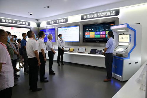 泉州市政府副市长吕刚陪同泉州市政协副主席洪川夫调研组一行莅临南威软件集团泉州总部考察调研